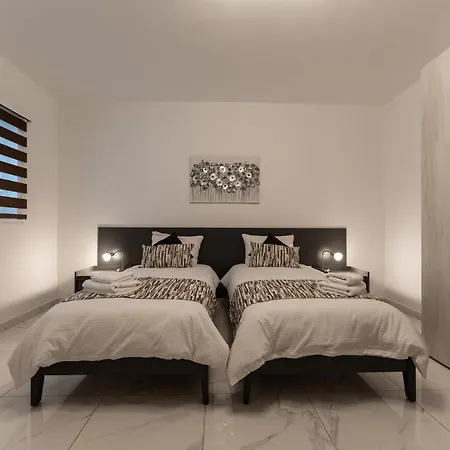 Away From Apartament Mellieħa